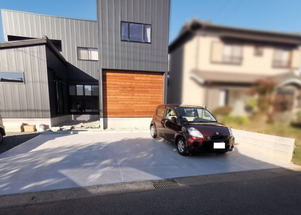 家屋と調和しキリっとした表情に【豊田市　S様邸】