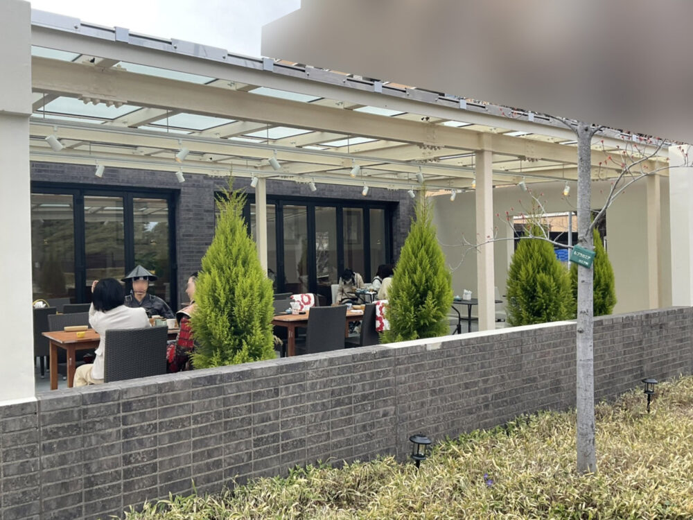 広々としたテラスに大きなパーゴラ【千種区　花ごよみ様店舗】