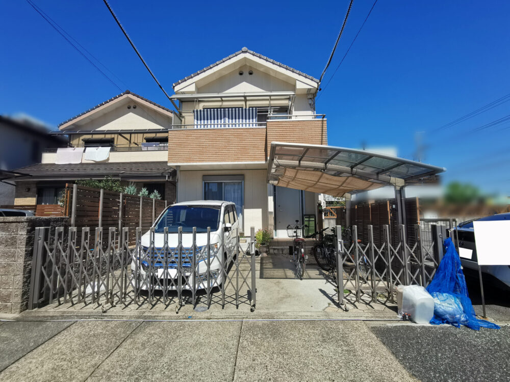 隣接する駐車場の排気ガスや視線が気になって・・・。【天神町　A様邸】|施工前