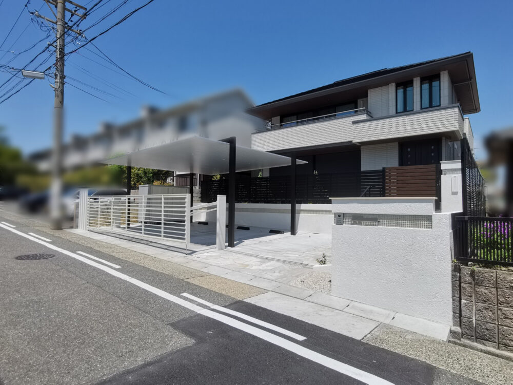 白を基調とした清潔感と清涼感が漂う外構【天白区　I様邸】